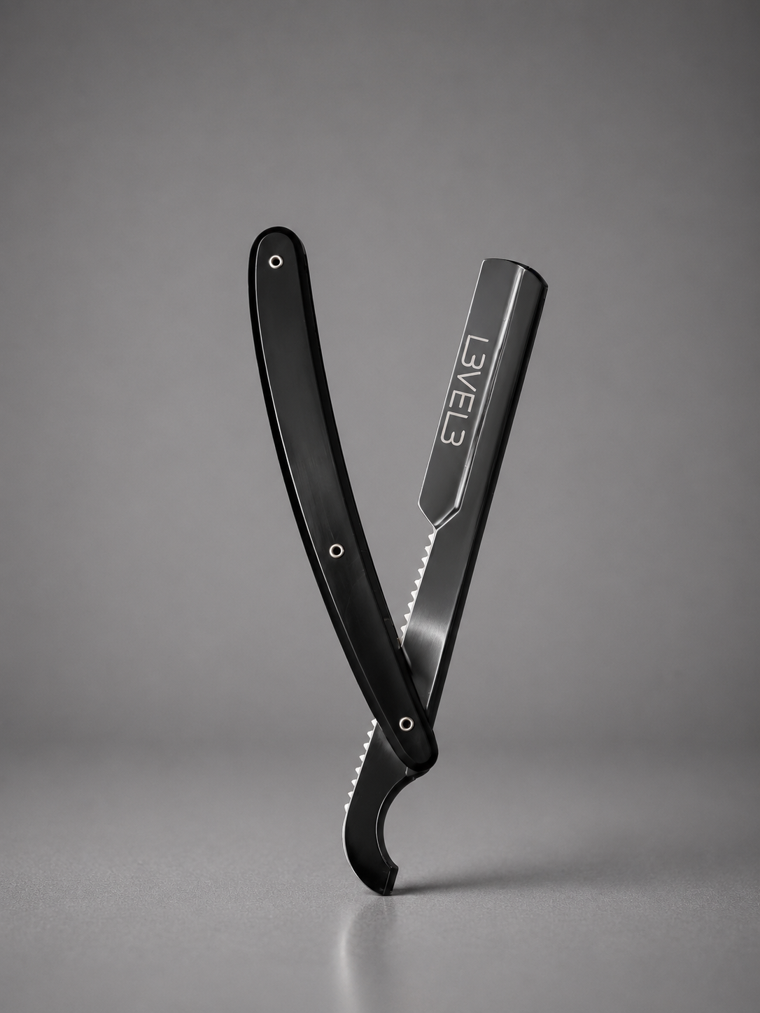 L3VEL3 Straight Razor – Black