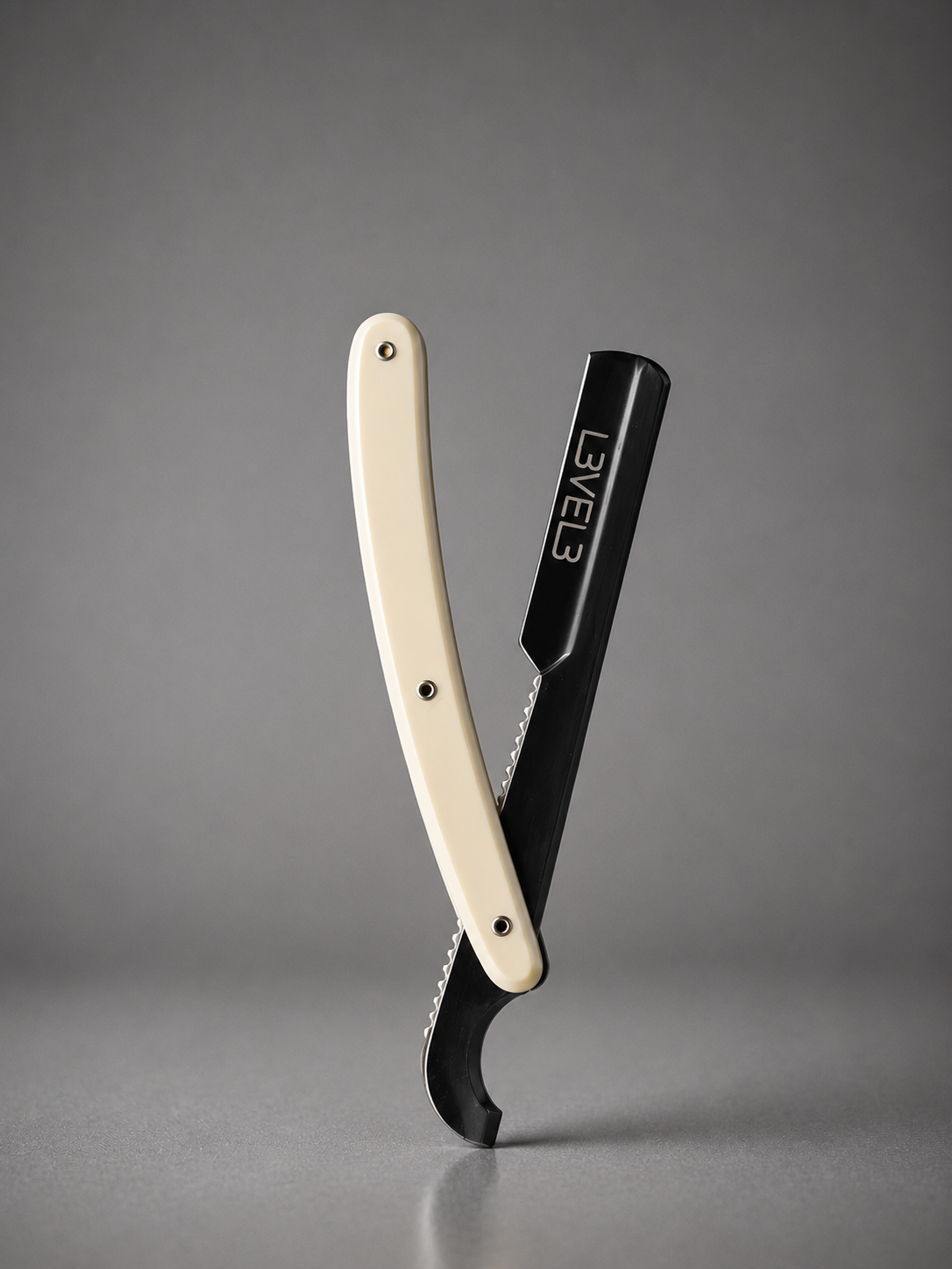 L3VEL3 Professional Shavette Razor – Ivory